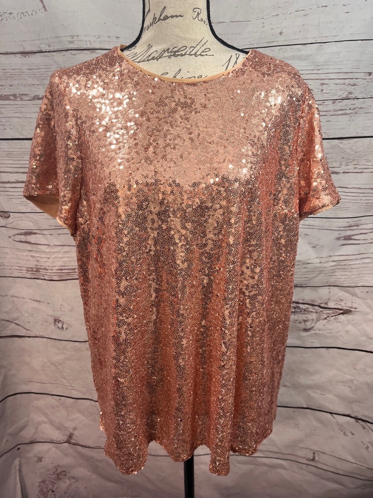 Torrid Top Womens Size medium Pink‎ Rose Gold Sequin Short Sleeve TShirt Party